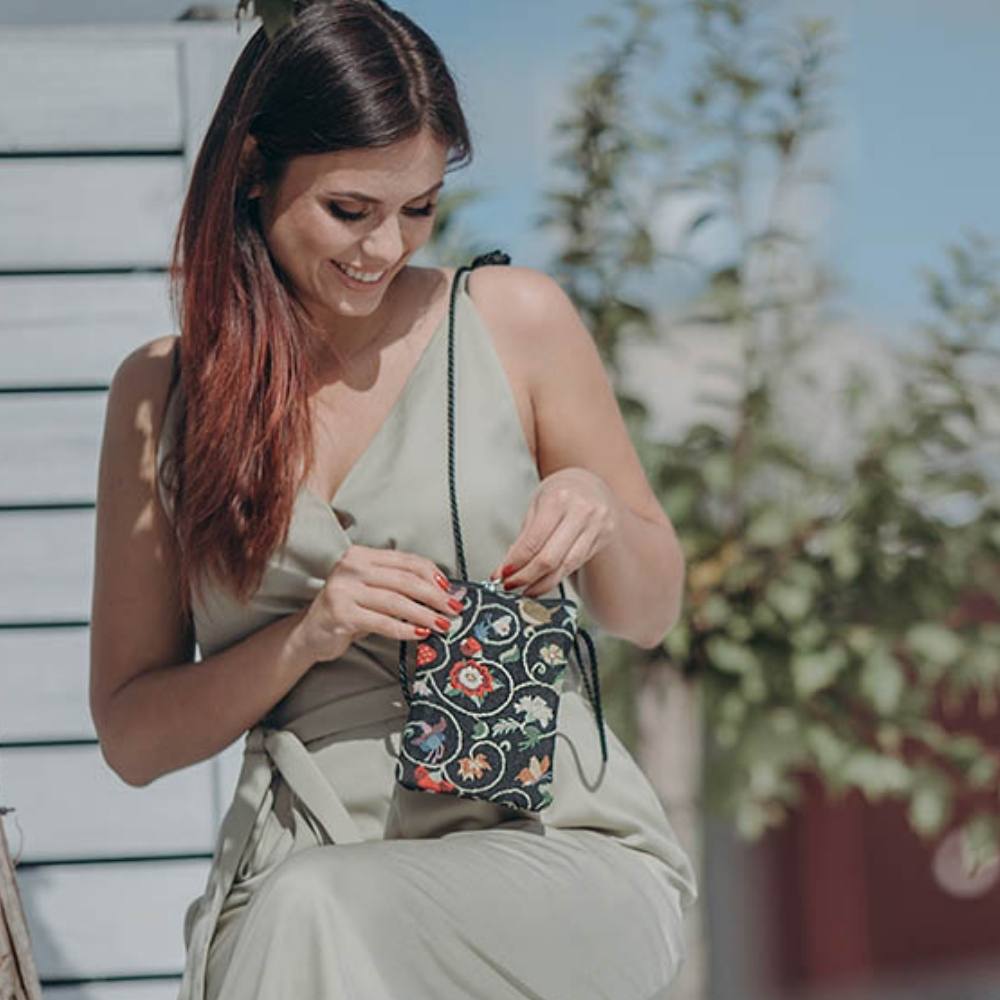 Jacobean Dream Black Smart Bag