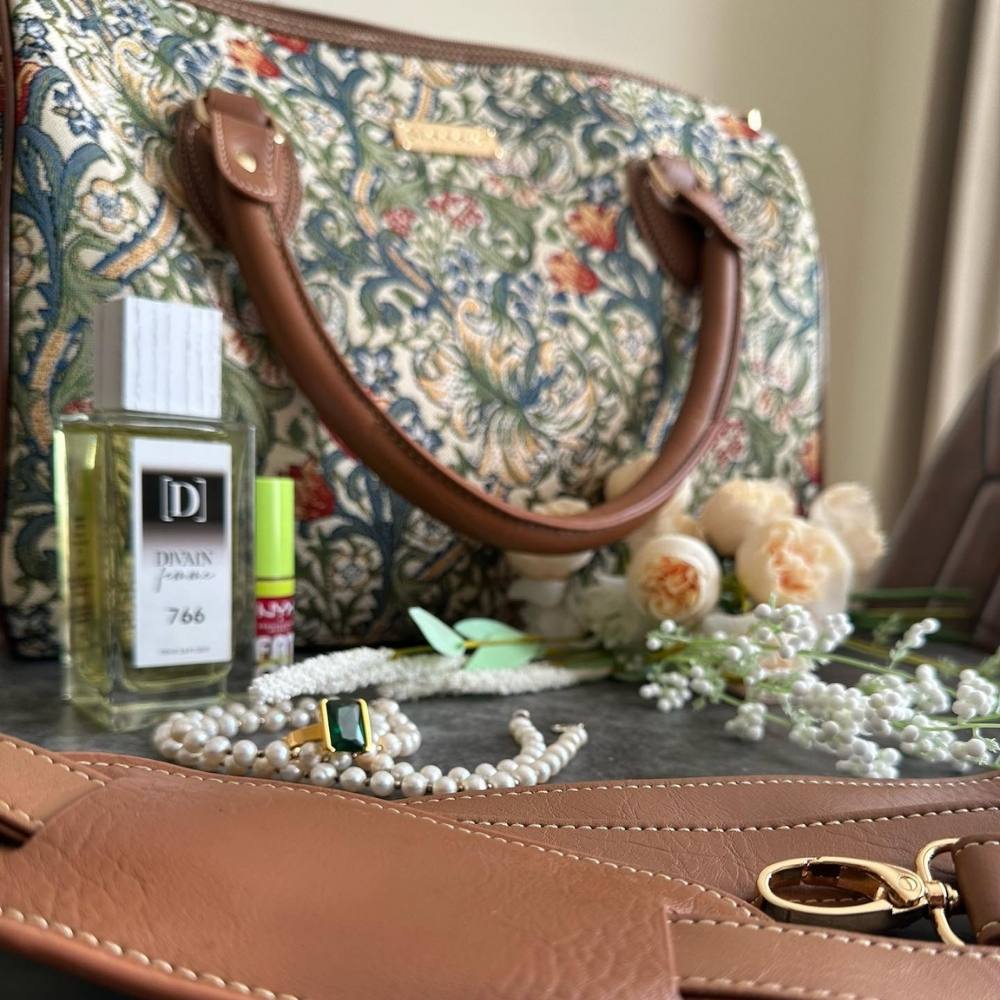 William Morris Golden Lily Travel Bag