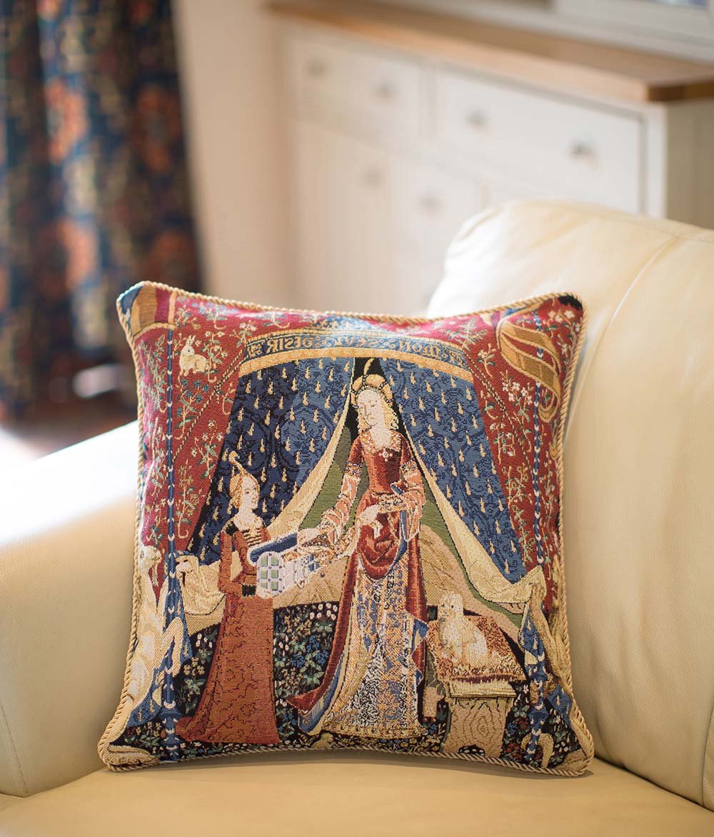 CCOV-ART-LU-DE | LADY AND UNICORN Pillowcase/CUSHION COVER | DECORATIVE DESIGN FASHION HOME PILLOW 18X18 INCH - www.signareusa.com