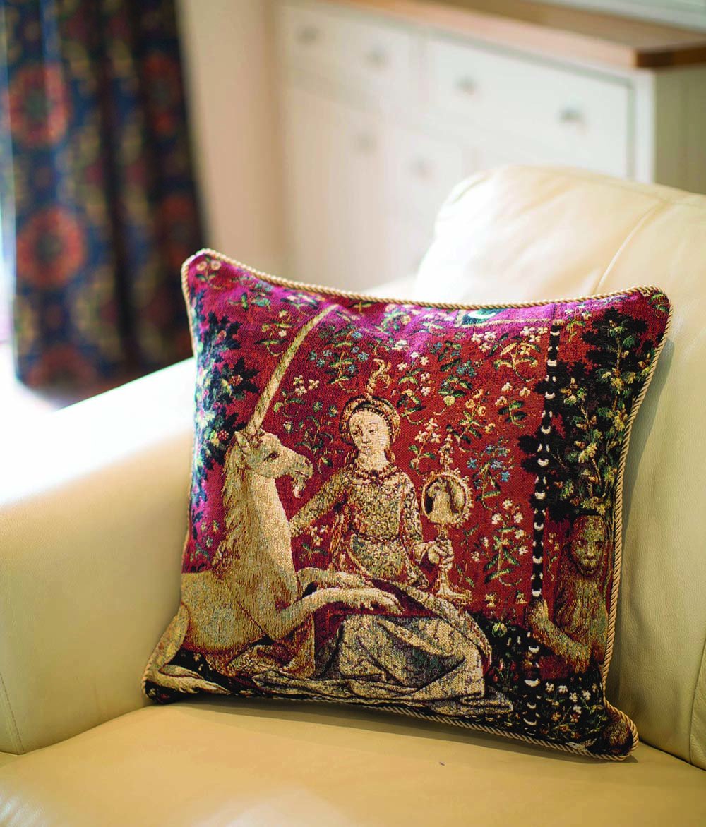 CCOV-ART-LU-SI | LADY AND UNICORN SENSE OF SIGHT Pillowcase/CUSHION COVER | DECORATIVE DESIGN FASHION HOME PILLOW 18X18 INCH - www.signareusa.com