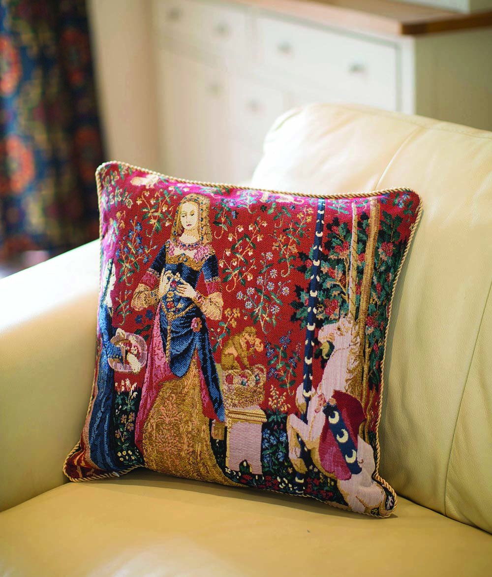 CCOV-ART-LU-SM | LADY AND UNICORN SENSE OF SMELL Pillowcase/CUSHION COVER | DECORATIVE DESIGN FASHION HOME PILLOW 18X18 INCH - www.signareusa.com