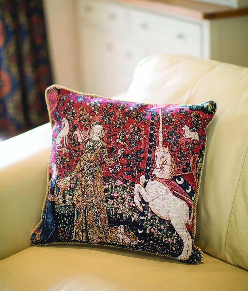 CCOV-ART-LU-TA | LADY AND UNICORN SENSE OF TASTE Pillowcase/CUSHION COVER | DECORATIVE DESIGN FASHION HOME PILLOW 18X18 INCH - www.signareusa.com